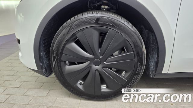 Tesla Model Y RWD - фото 4