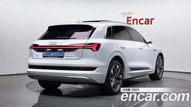 Audi e-tron 55 Quattro - фото 1
