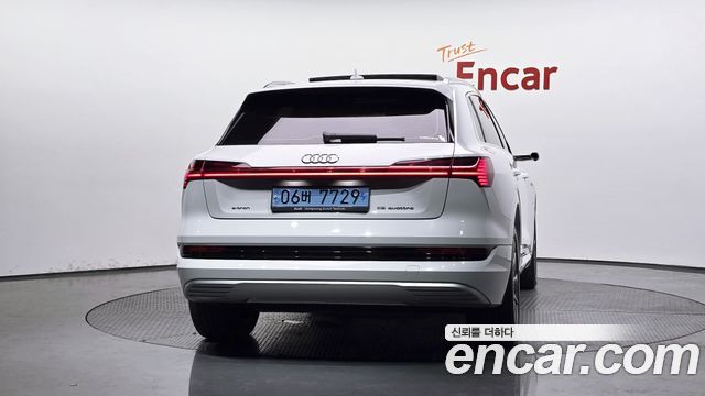 Audi e-tron 55 Quattro - фото 3