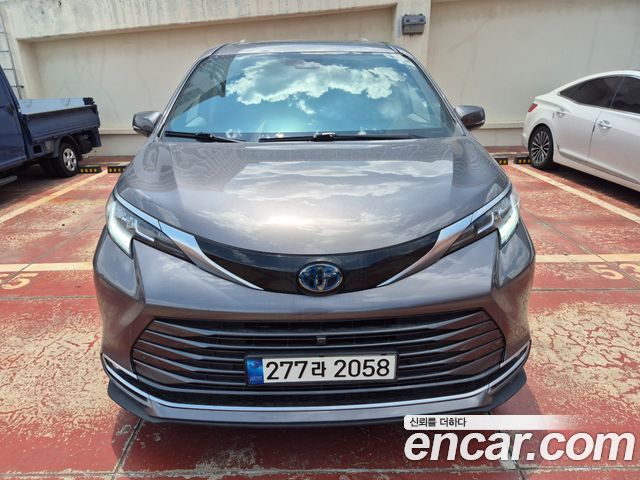 Toyota Sienna 4-го поколения 2.5 Hybrid 2WD - фото 2