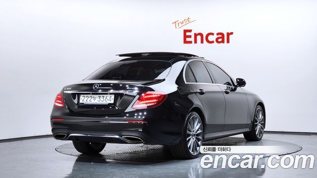 Mercedes-Benz E-Class W213 E350 4MATIC AMG Line - фото 1