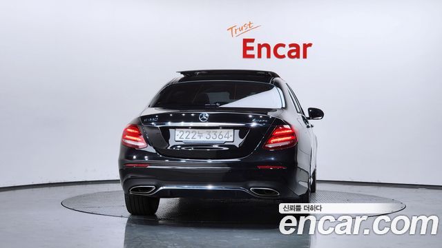 Mercedes-Benz E-Class W213 E350 4MATIC AMG Line - фото 3