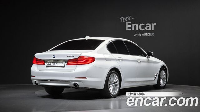 BMW 5-Series G30 520d Luxury Plus - фото 1