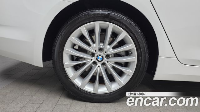 BMW 5-Series G30 520d Luxury Plus - фото 4