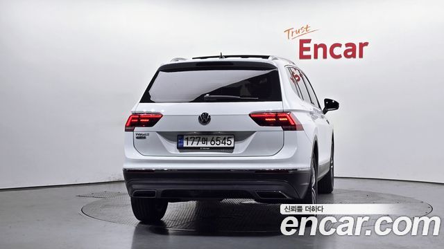 Volkswagen Tiguan 2.0 TDI Prestige - фото 3