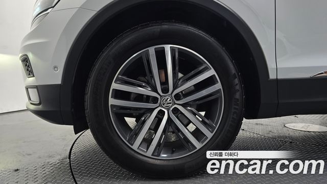 Volkswagen Tiguan 2.0 TDI Prestige - фото 4