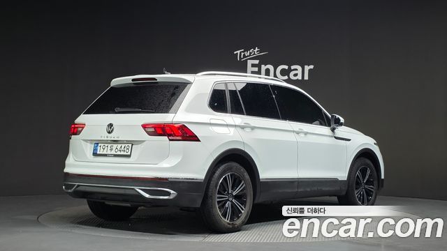 Volkswagen Tiguan 2-го поколения 2.0 TDI Premium - фото 1