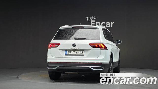 Volkswagen Tiguan 2-го поколения 2.0 TDI Premium - фото 3