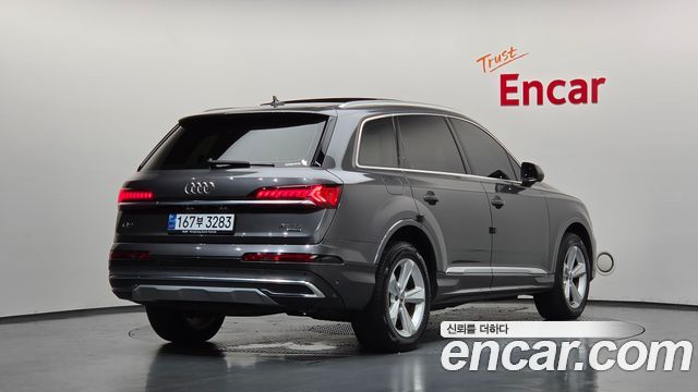 Audi Q7 45 TDI Quattro - фото 1