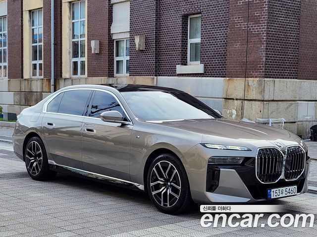 BMW 7-Series G70 740i sDrive M Sport - фото 1