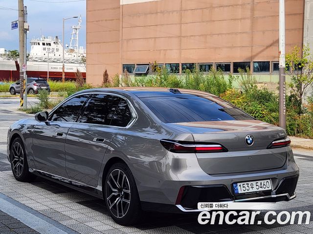 BMW 7-Series G70 740i sDrive M Sport - фото 2