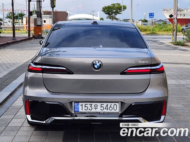 BMW 7-Series G70 740i sDrive M Sport - фото 3