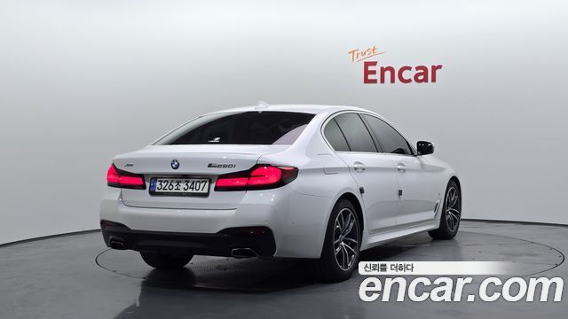BMW 5-Series G30 520i M Sport - фото 1