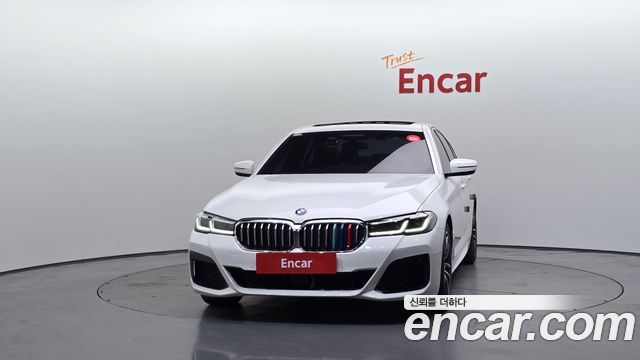 BMW 5-Series G30 520i M Sport - фото 2