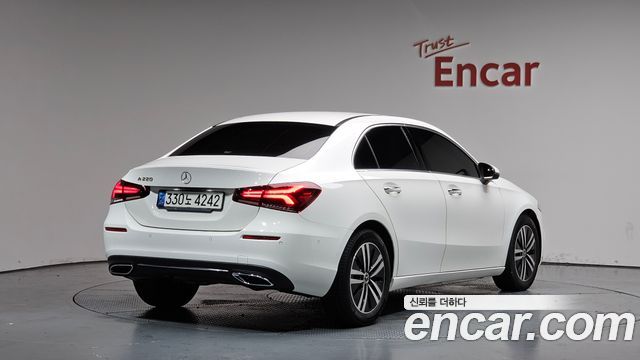Mercedes-Benz A-Class W177 A220 Sedan - фото 1