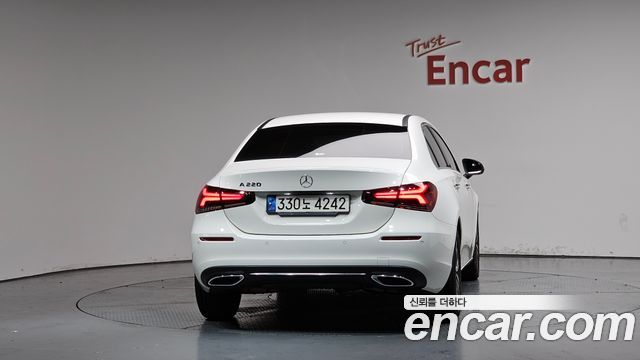 Mercedes-Benz A-Class W177 A220 Sedan - фото 3