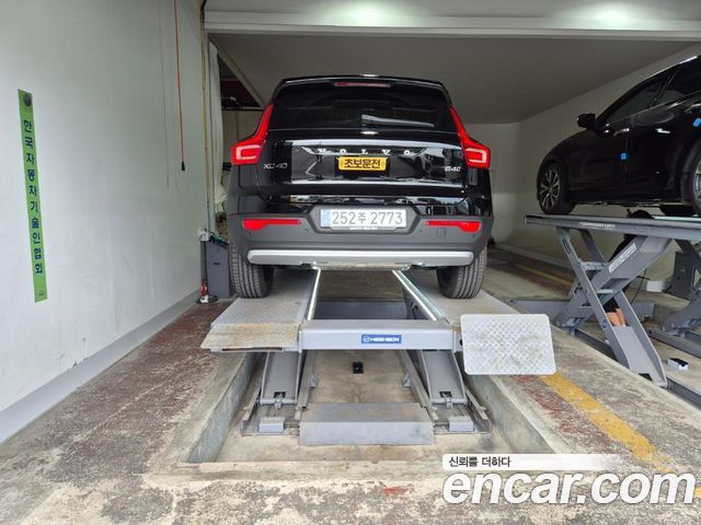 Volvo XC40 B4 Ultra Bright - фото 1