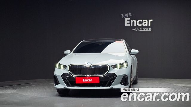 BMW 5-Series G60 530e M Sport - фото 1