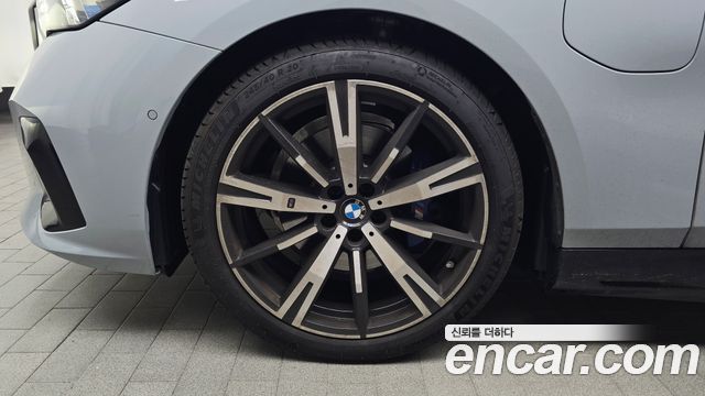 BMW 5-Series G60 530e M Sport - фото 3