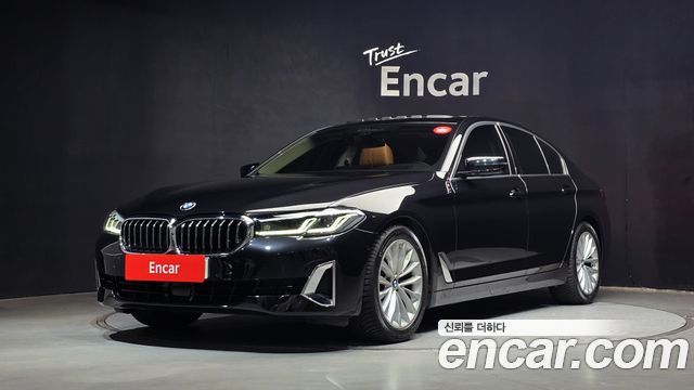 BMW 5-Series G30 520i Luxury - фото 0