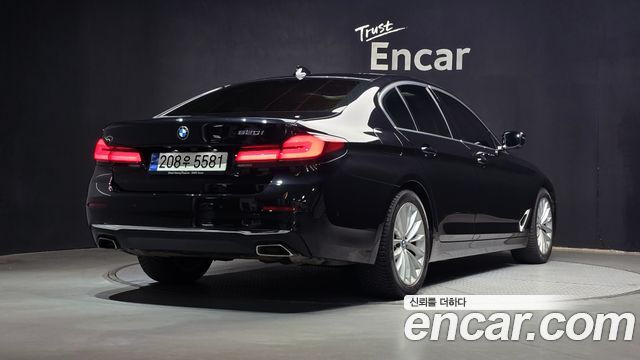 BMW 5-Series G30 520i Luxury - фото 1