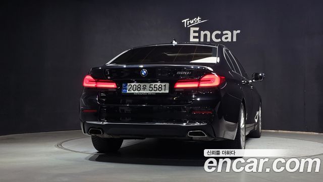 BMW 5-Series G30 520i Luxury - фото 3