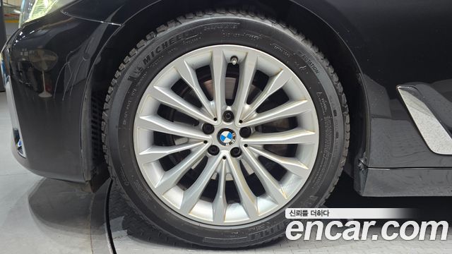 BMW 5-Series G30 520i Luxury - фото 4