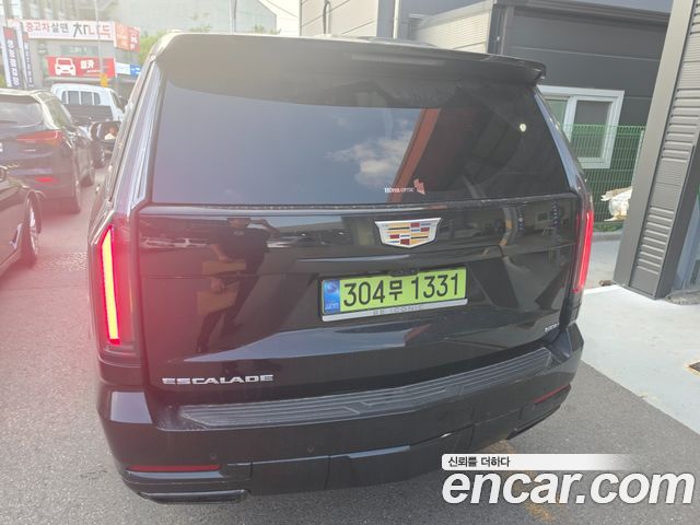 Cadillac Escalade 5-го поколения 6.2 Sports Platinum - фото 3
