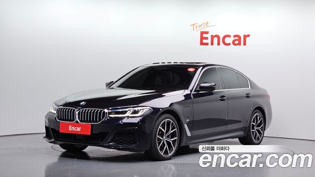 BMW 5-Series G30 530e M Sport - фото 0