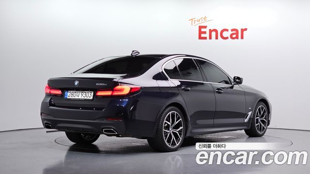 BMW 5-Series G30 530e M Sport - фото 1