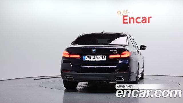 BMW 5-Series G30 530e M Sport - фото 3