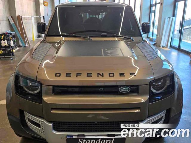 Land Rover Defender L663 110 D250 SE - фото 0