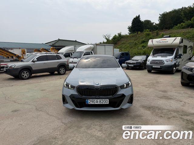 BMW 5-Series G60 520i Special Edition - фото 0