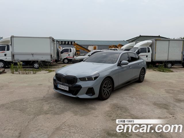 BMW 5-Series G60 520i Special Edition - фото 1