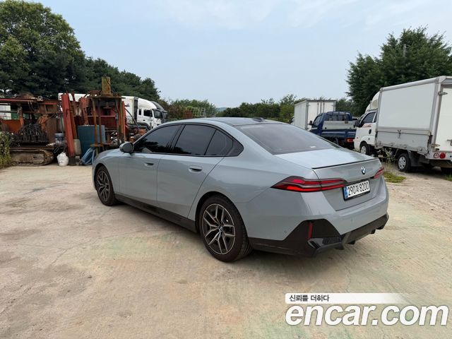 BMW 5-Series G60 520i Special Edition - фото 3