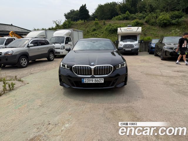 BMW 5-Series G60 530i xDrive M Sport - фото 0