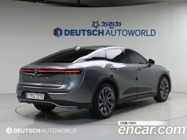 Toyota Crown 2.5 4WD Hybrid - фото 1