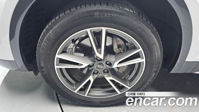 Audi Q5 FY 40 TDI Quattro - фото 4