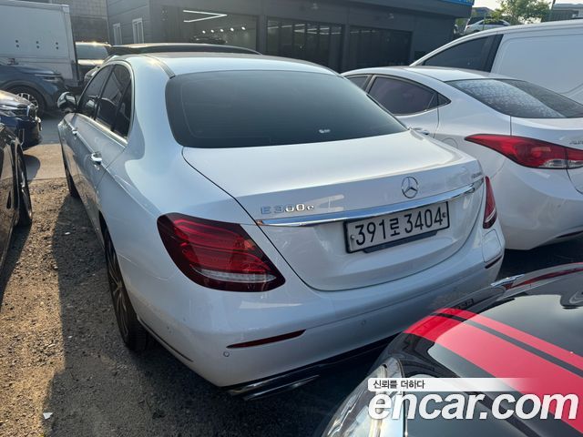 Mercedes-Benz E-Class W213 E300e 4MATIC Exclusive - фото 2