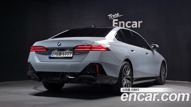 BMW 5-Series G60 520i M Sport - фото 1