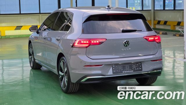 Volkswagen Golf 8-го поколения 2.0 TDI Prestige - фото 1