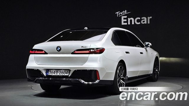 BMW 7-Series G70 740i sDrive M Sport - фото 1