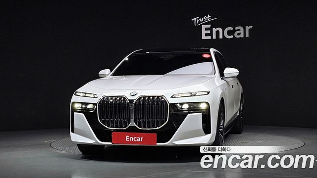 BMW 7-Series G70 740i sDrive M Sport - фото 2