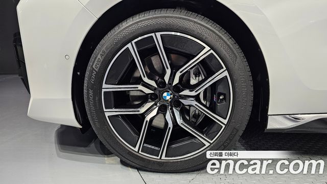 BMW 7-Series G70 740i sDrive M Sport - фото 4