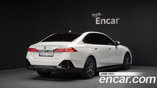 BMW 5-Series G60 520i M Sport - фото 1