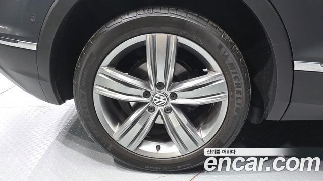 Volkswagen Tiguan 2-го поколения 2.0 TDI 4Motion Prestige - фото 4