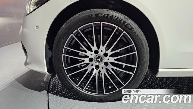 Mercedes-Benz C-Class W206 C200 Avantgarde - фото 4