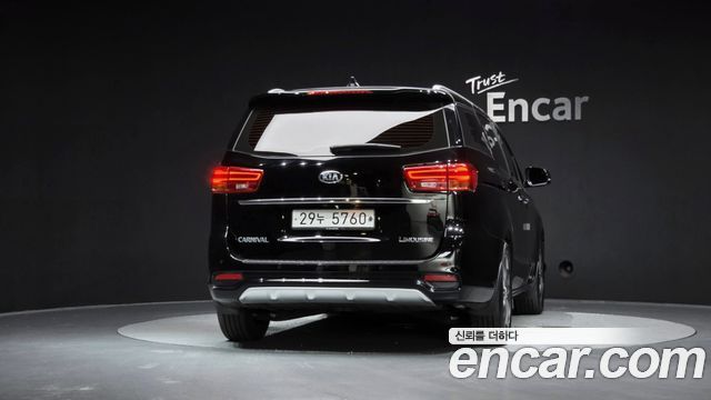 Kia Carnival Новый 7-Seater Limousine VIP - фото 3