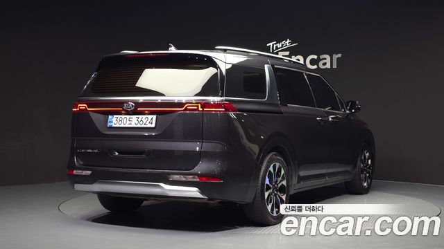 Kia Carnival 4-го поколения 9-Seater Signature - фото 1