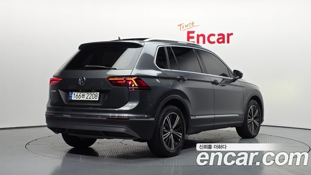 Volkswagen Tiguan 2-го поколения 2.0 TDI Prestige - фото 1